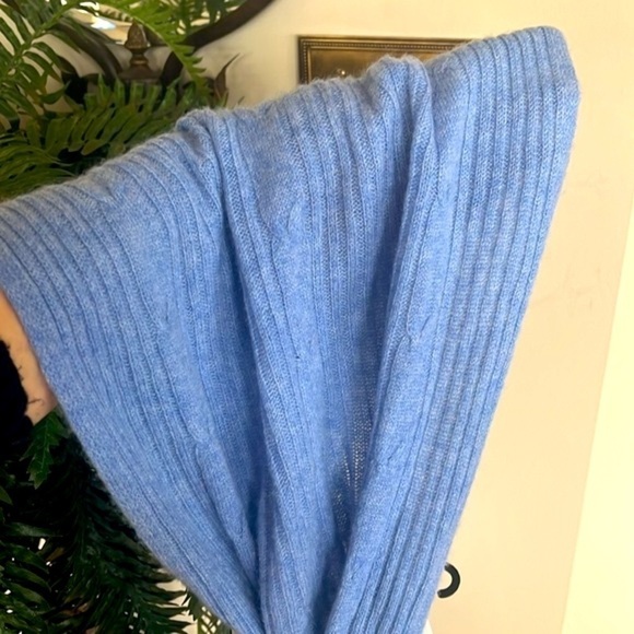 Brand New Martha Stewart 100% Two-Ply Cashmere Blue Infinity Loop Scarf - Picture 9 of 11